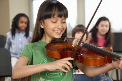 Stock image: girl on violin